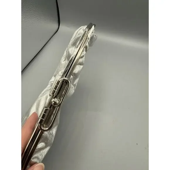 Vintage Silver Metallic Ruched Kiss Lock Clutch Purse Evening Bag ~ 11” - Picture 4 of 6